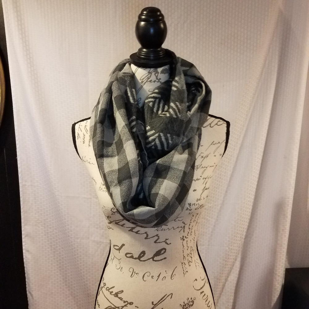 Plaid patterned gray scarf